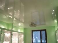 натяжной потолок глянцевый